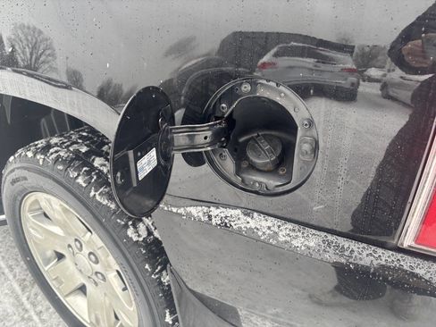 Used 2013 GMC Yukon Denali image 23