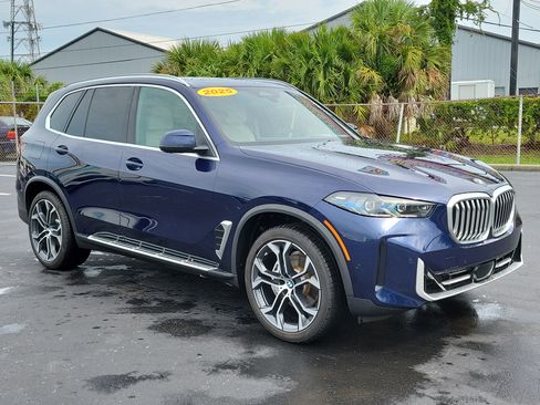 Used 2025 BMW X5 sDrive40i w/ Executive Package RWD image 2