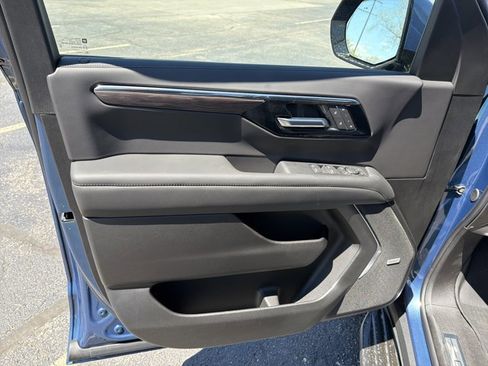 New 2026 Chevrolet Suburban LT w/ Comfort Package AWD/4WD image 10