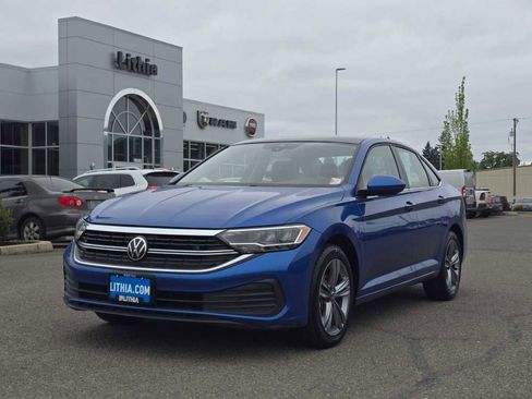 Used 2024 Volkswagen Jetta SE FWD image 1