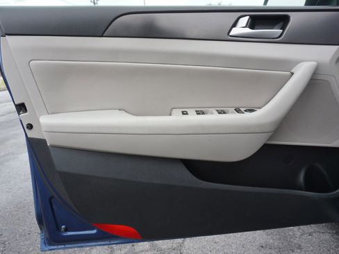 Used 2017 Hyundai Sonata Sport w/ Value Edition Package 02 FWD image 10