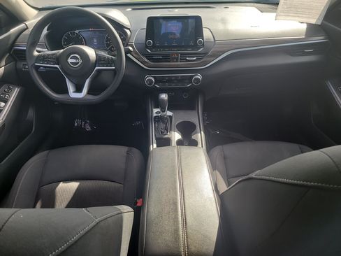 Used 2025 Nissan Altima 2.5 SV FWD image 14
