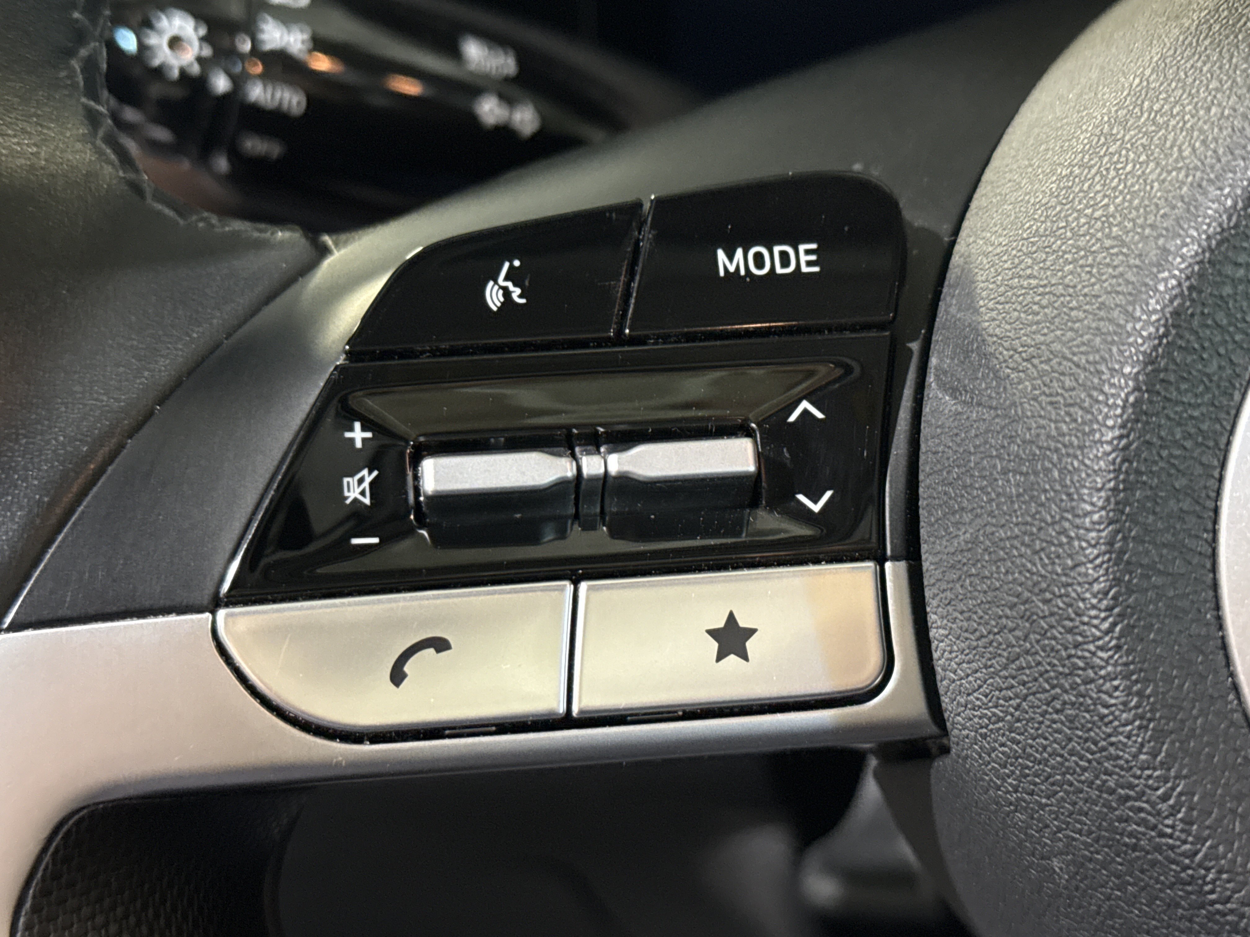 Certified 2025 Hyundai Elantra SEL FWD image 16