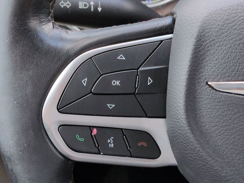 Used 2019 Chrysler Pacifica Touring-L Plus w/ Advanced Safetytec Group FWD image 26