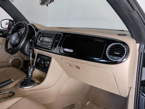 Used 2014 Volkswagen Beetle 1.8T image 11