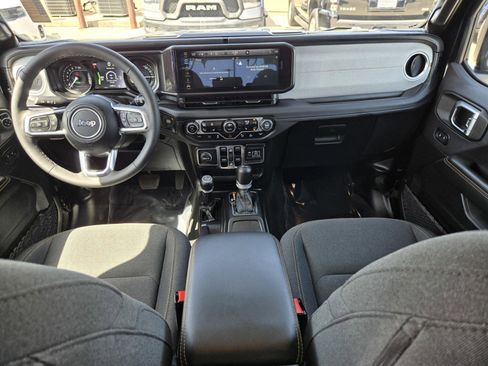 Certified 2025 Jeep Wrangler Unlimited Sahara w/ Safety Group AWD/4WD image 18