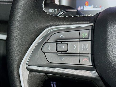 New 2025 Jeep Grand Cherokee Altitude image 28