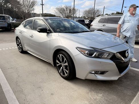 Used 2017 Nissan Maxima Platinum image 2