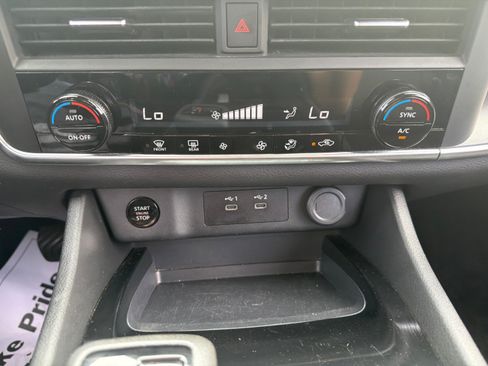 Used 2024 Nissan Rogue SV FWD image 26