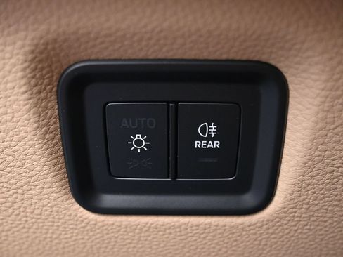 Certified 2026 Porsche Cayenne AWD/4WD image 25