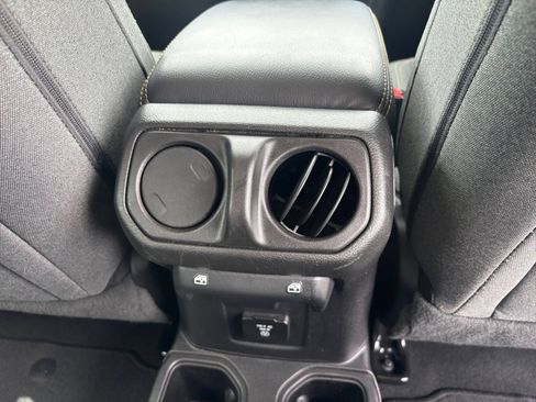 Used 2025 Jeep Wrangler Unlimited Sahara AWD/4WD image 22