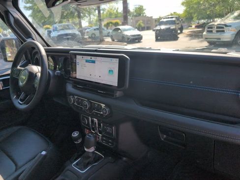 Used 2025 Jeep Wrangler Unlimited Rubicon 4xe w/ Safety Group AWD/4WD image 24