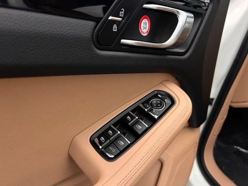Used 2021 Porsche Macan AWD/4WD image 11