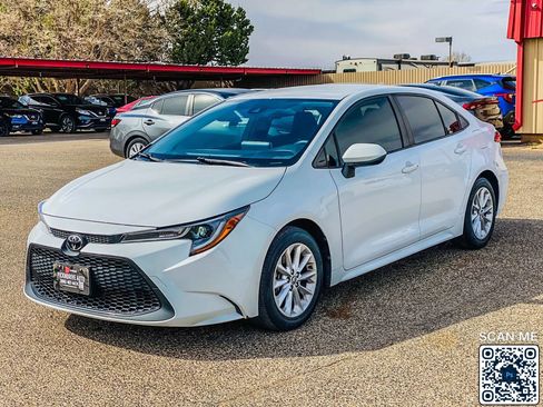 Used 2021 Toyota Corolla LE w/ LE Convenience Package image 4