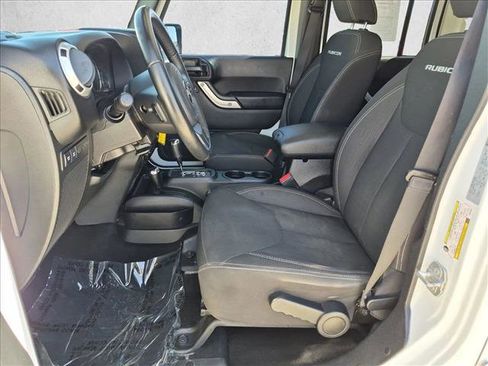 Used 2017 Jeep Wrangler Unlimited Rubicon w/ Connectivity Group AWD/4WD image 16
