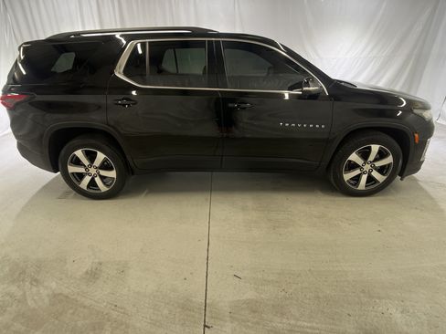 Used 2023 Chevrolet Traverse LT w/ LT Premium Package AWD/4WD image 12