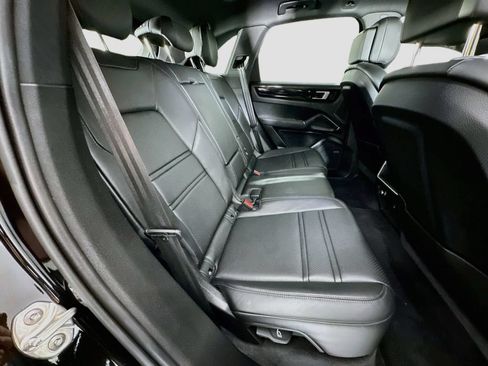 Certified 2023 Porsche Cayenne AWD/4WD image 29