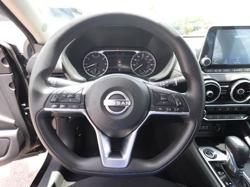 Used 2024 Nissan Sentra SV FWD image 17