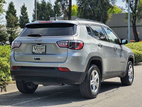 Used 2023 Jeep Compass Latitude AWD/4WD image 4