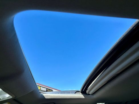 Used 2019 Toyota Highlander XLE image 28