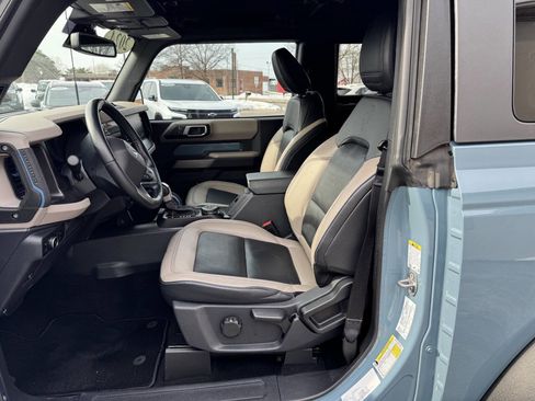 Used 2023 Ford Bronco Wildtrak image 7