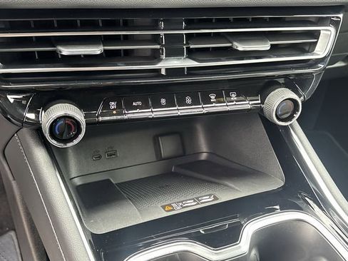 New 2026 Chevrolet Traverse LT w/ Sun and Wheel Package FWD image 18