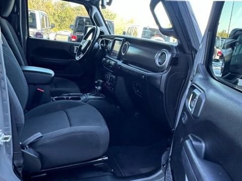 Used 2022 Jeep Wrangler Unlimited Rubicon 4xe AWD/4WD image 9