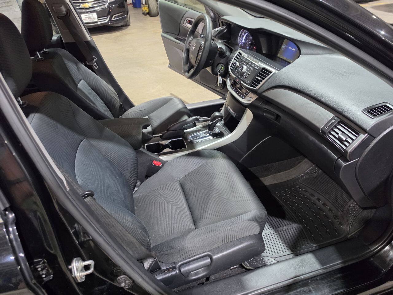 Used 2015 Honda Accord LX image 32