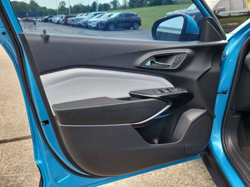 Used 2025 Chevrolet Trax LT FWD image 22