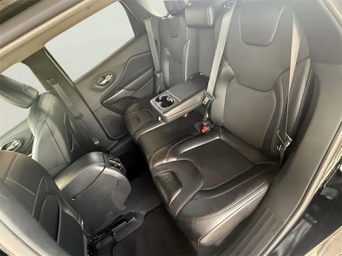 Used 2019 Jeep Cherokee Limited image 21