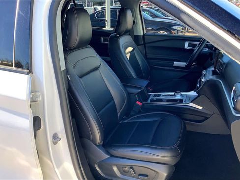 Used 2023 Ford Explorer XLT w/ Equipment Group 202A image 7