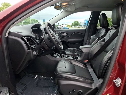Used 2020 Jeep Cherokee Latitude Plus AWD/4WD image 13