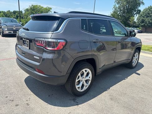 Used 2024 Jeep Compass Latitude AWD/4WD image 6