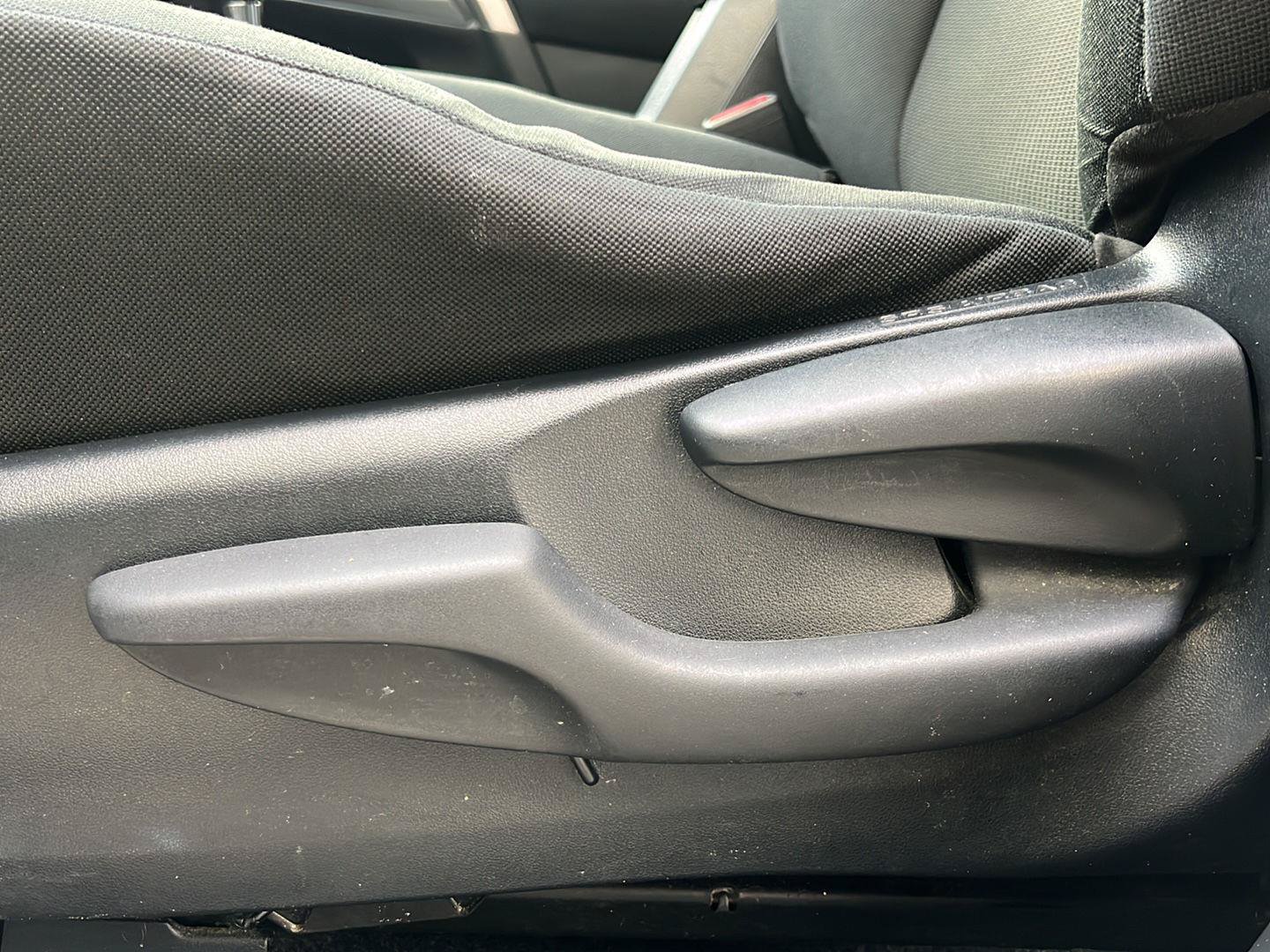 Used 2017 Toyota RAV4 LE FWD image 2