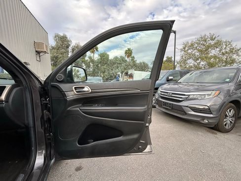 Used 2015 Jeep Grand Cherokee Limited image 12
