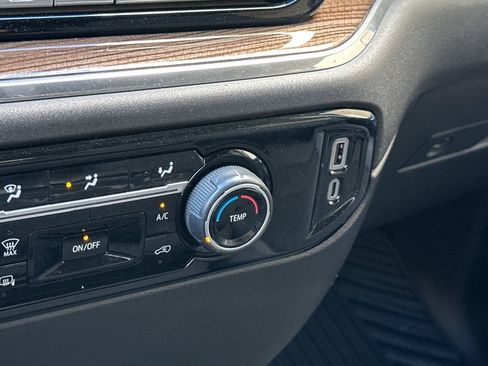 Used 2024 Chevrolet Silverado 2500 LT image 28