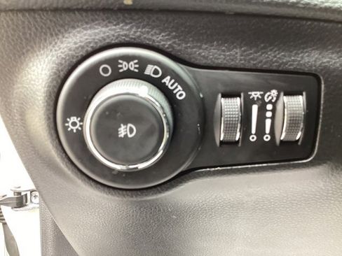 Used 2019 Jeep Compass Latitude w/ Cold Weather Group image 14