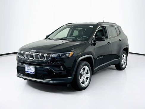 Used 2023 Jeep Compass Latitude w/ Convenience Group AWD/4WD image 1