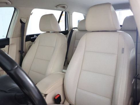 Used 2010 Volkswagen Jetta TDI FWD image 26