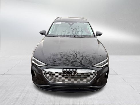 Used 2024 Audi Q8 e-tron Premium Plus image 3