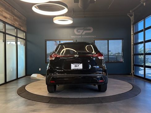 Used 2021 Nissan Kicks S image 4