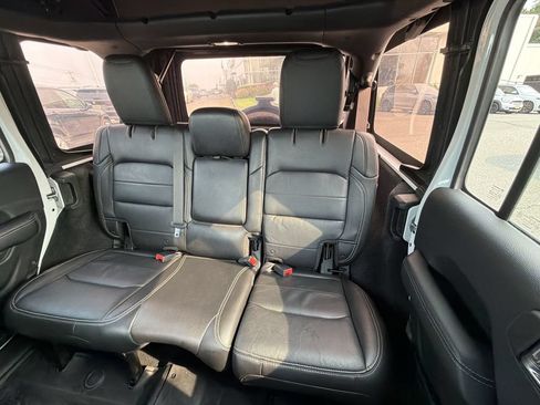 Used 2018 Jeep Wrangler Unlimited Sahara AWD/4WD image 21