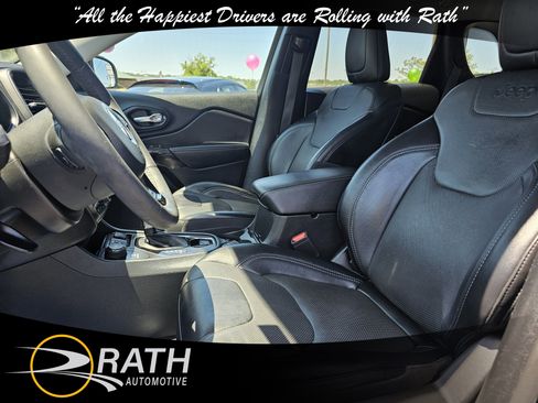 Used 2023 Jeep Cherokee Altitude Lux AWD/4WD image 9