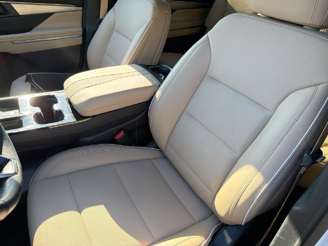 Used 2025 Buick Enclave Preferred FWD image 14