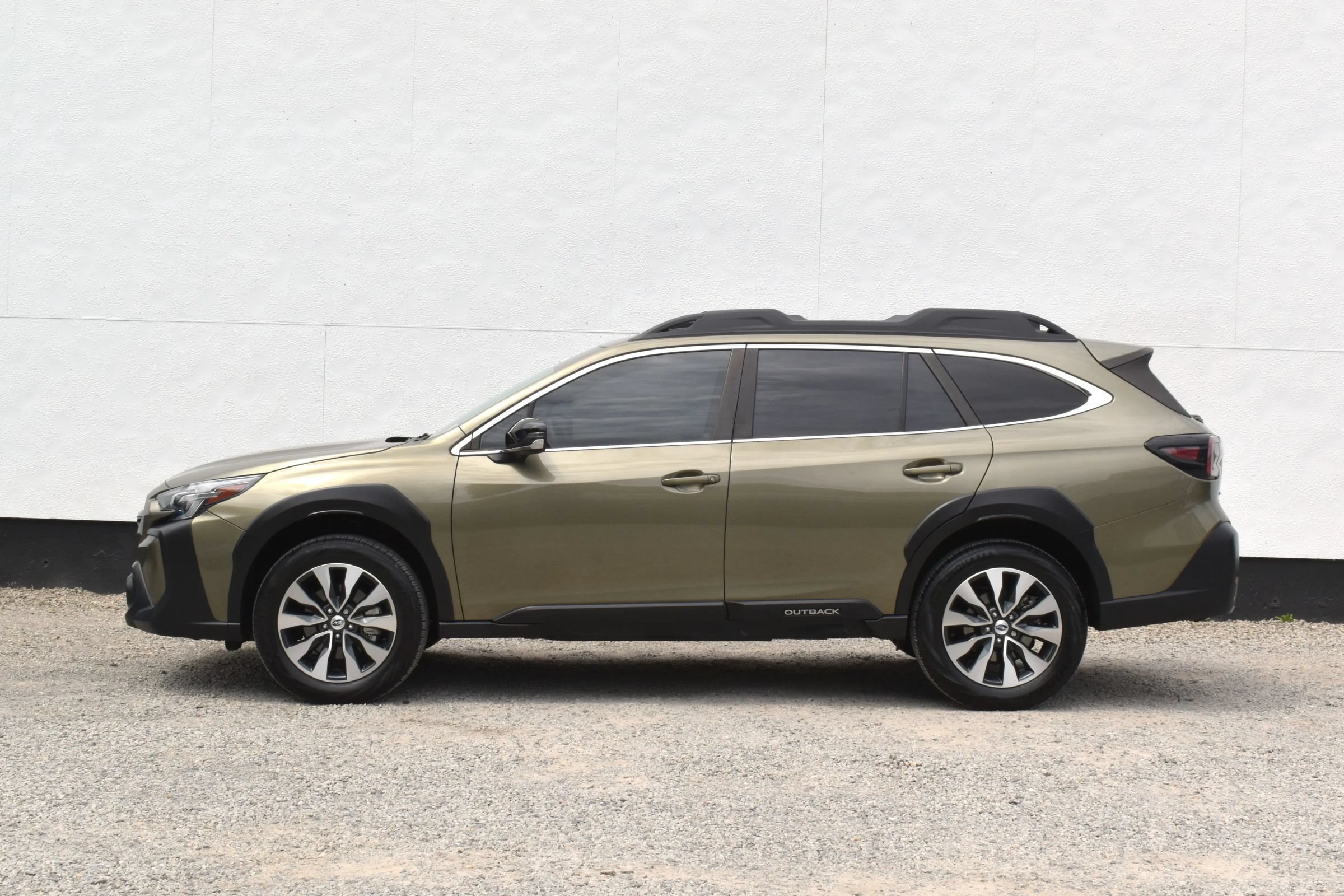 Used 2023 Subaru Outback Limited AWD/4WD image 39