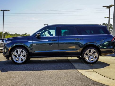Used 2025 Lincoln Navigator L Reserve AWD/4WD image 8