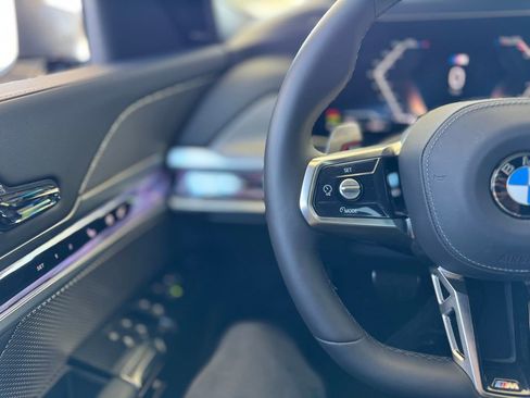 Used 2025 BMW 740i w/ Premium Package image 11