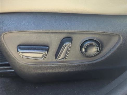 Used 2021 Toyota RAV4 XLE Premium image 11