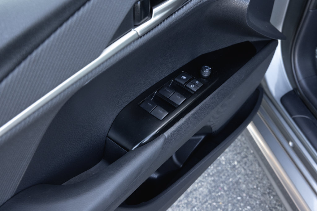 Certified 2025 Toyota Camry SE FWD image 9