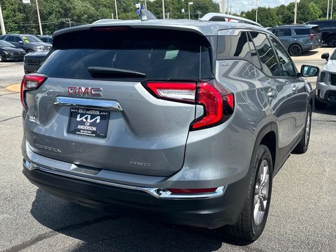 Used 2024 GMC Terrain SLT AWD/4WD image 3